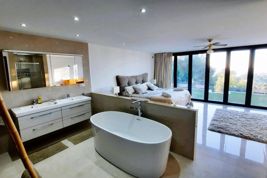 La Escala - 6 Bedroom Villa With Pool 미하스 외부 사진